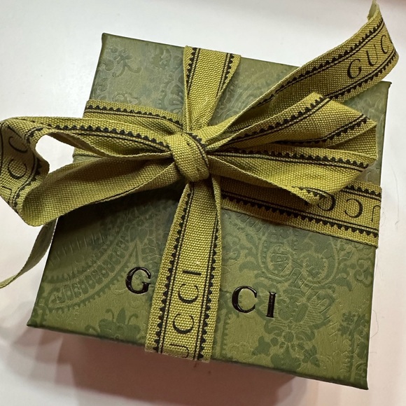 NIB Gucci Silver Logo Hoop Earrings - Picture 3 of 4